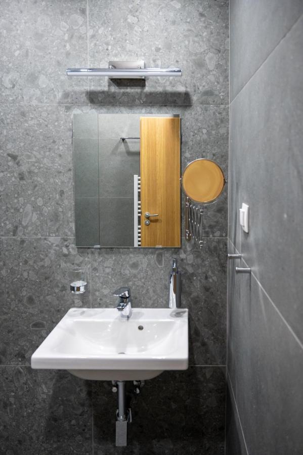 Modern And Spacious Apartments In The City Centre Sofia Exterior photo