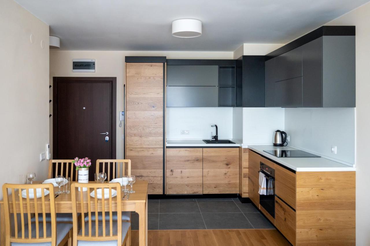 Modern And Spacious Apartments In The City Centre Sofia Exterior photo