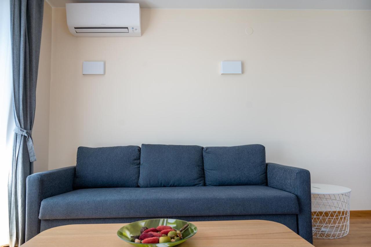 Modern And Spacious Apartments In The City Centre Sofia Exterior photo